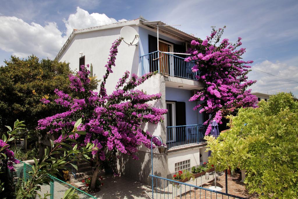 Apartments Irena Trogir Eksteriør bilde